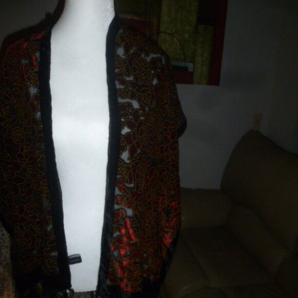 Elegant 100% Silk Burnout Velvet Scarf – Red Roses, Tassels, Perfect Gift - Picture 5 of 12